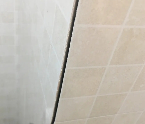 淅川瓷砖空鼓维修公司分享阳台瓷砖脱落的修复过程可以分为以下几个步骤