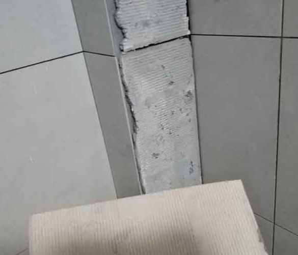 淅川瓷砖空鼓维修公司分享下厨房瓷砖脱落的补救措施。